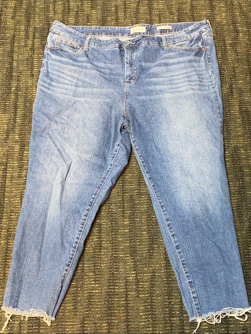 JESSICA SIMPSON SPOTLIGHT HIRISE SLIM STRAIGHT RAW HEM SIZE 22W JEANS EUC CLEAN